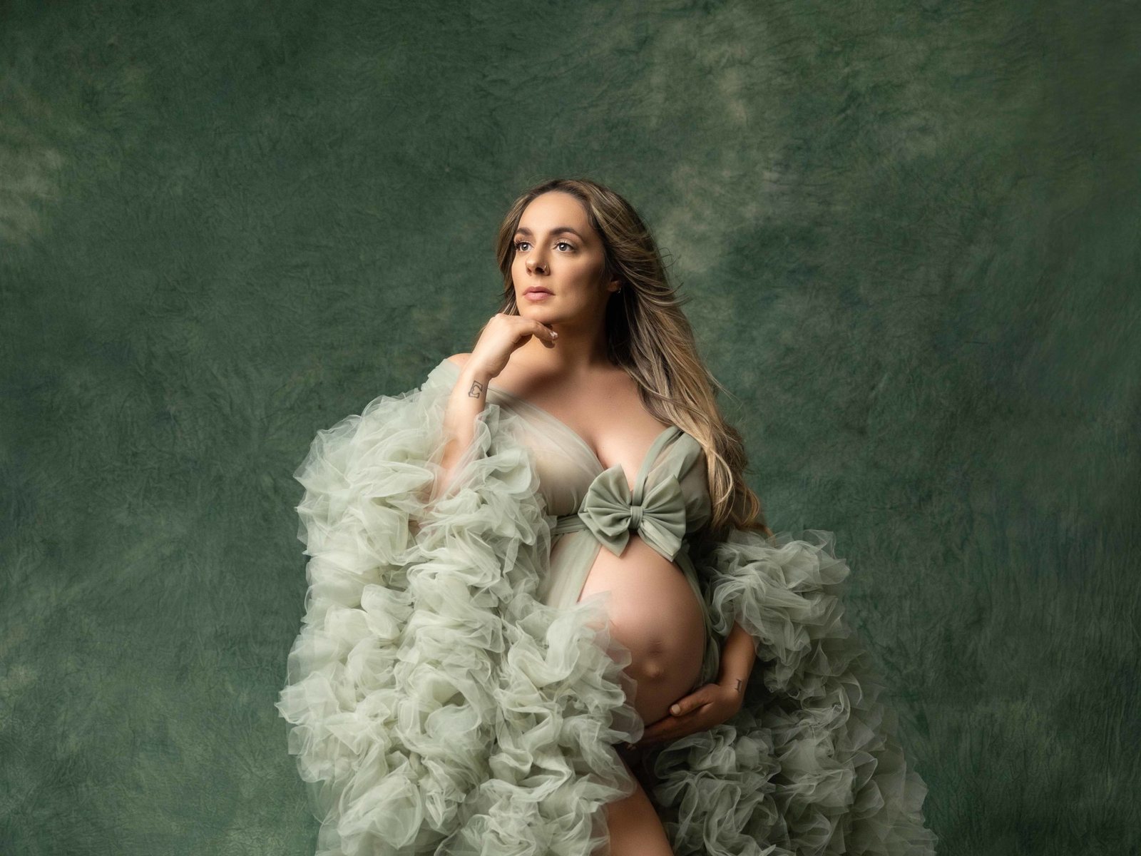 Expectant mother in a maternity photography session near Pickering, Ontario
